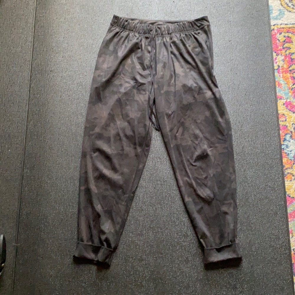 Lululemon jet crop camo